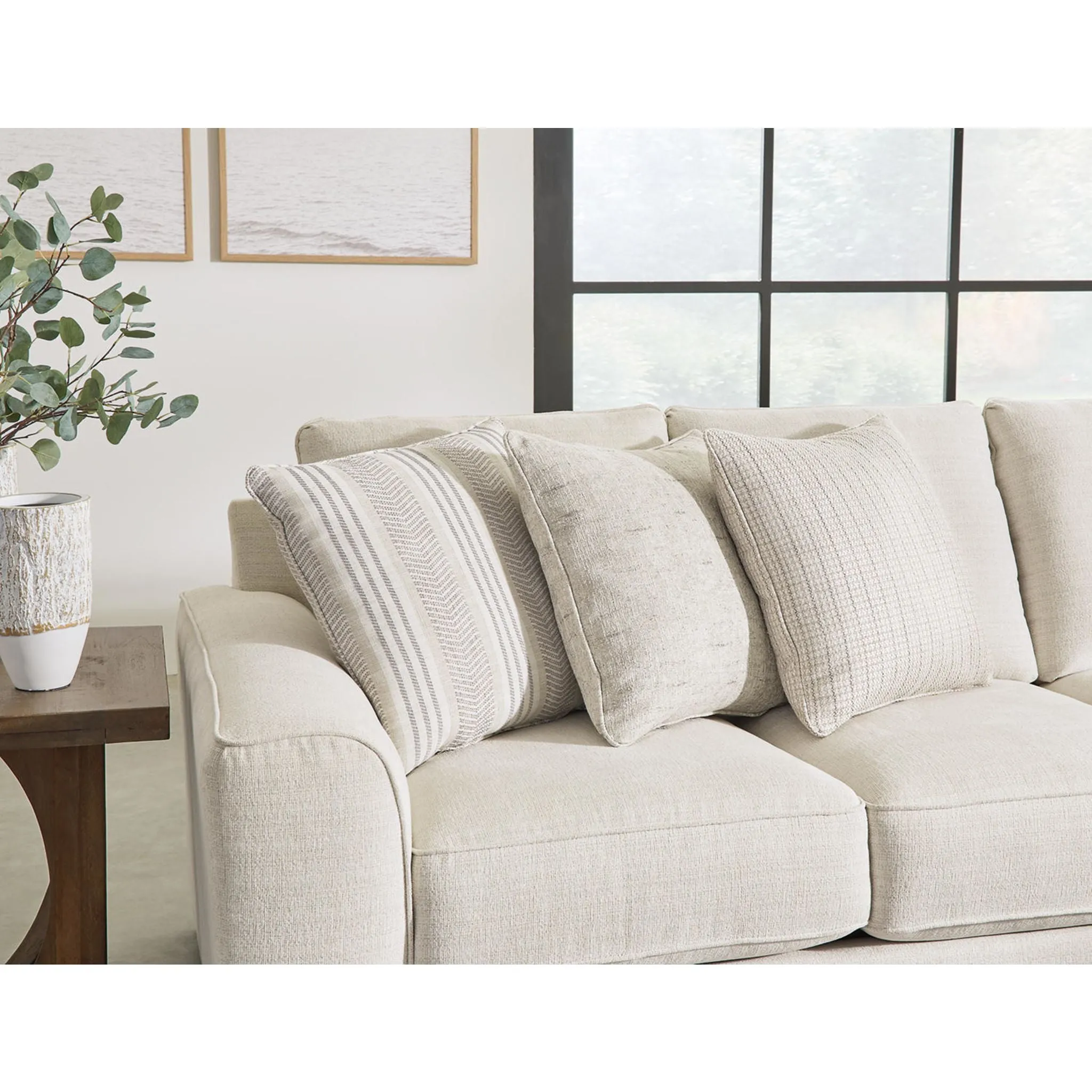 Lerenza-Exclusive 4 Piece Sectional with Chaise